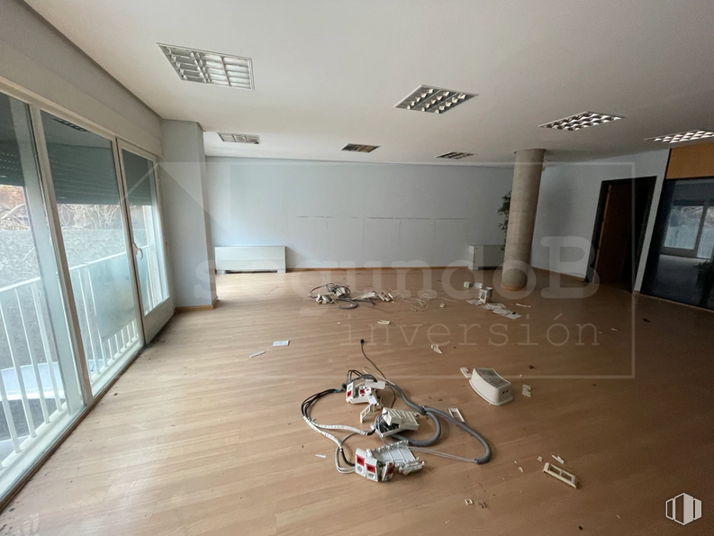 Retail for sale at Calle Escuelas Católicas, 1, Las Rozas de Madrid, Madrid, 28230 with interior design, wood, hall, building, flooring, floor, fixture, hardwood, ceiling and event around