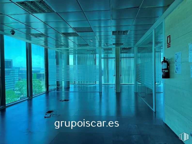 Oficina en venta en Edificio Empireo, Calle Benjamín Outram, 4, Leganés, Madrid, 28919 con azul, accesorio, edificio, piso, suelo, puerta, techo, vidrio, azul eléctrico y material transparente alrededor