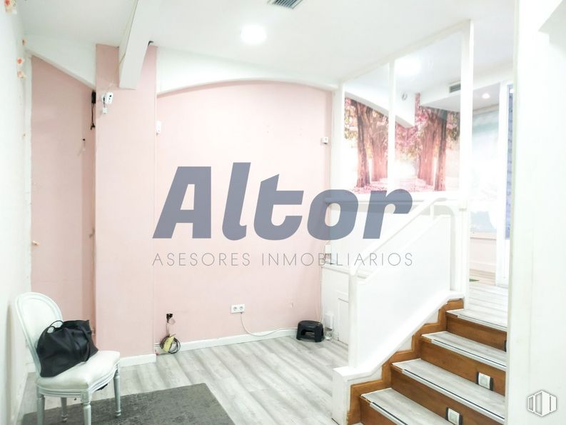 Local en alquiler y venta en Calle Gaztambide, Chamberí, Madrid, 28015 con silla, equipaje y bolsos, edificio, suelo, madera, suelos, arte, techo, escaleras y madera dura alrededor