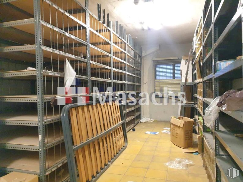 Retail for sale at Zona metropolitana, Coslada, Madrid, 28020 with furniture, shelving, shelf, inventory, warehouse, metal, building material, plywood, hardwood and collection around