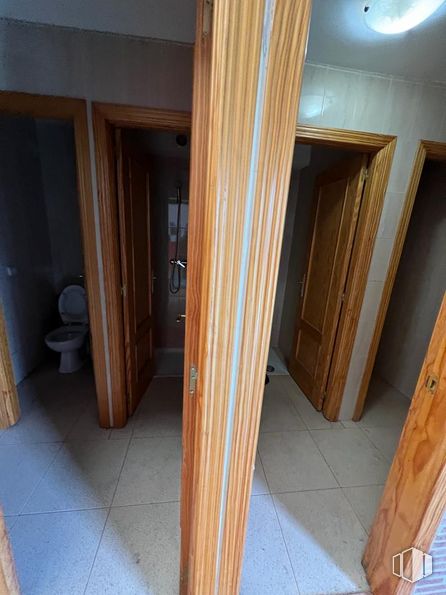 Nave en alquiler en Camino San Martín Vega, Arganda del Rey, Madrid, 28500 con inodoro, espejo, madera, casa, accesorio, edificio, suelo, suelos, tinte para madera y madera dura alrededor