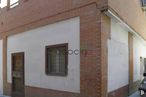 Retail for sale & for rent at Zona Casco Histórico, Guadalajara, 19001 with window, door, car, automotive parking light, fixture, wood, brick, brickwork, vehicle registration plate and vehicle around