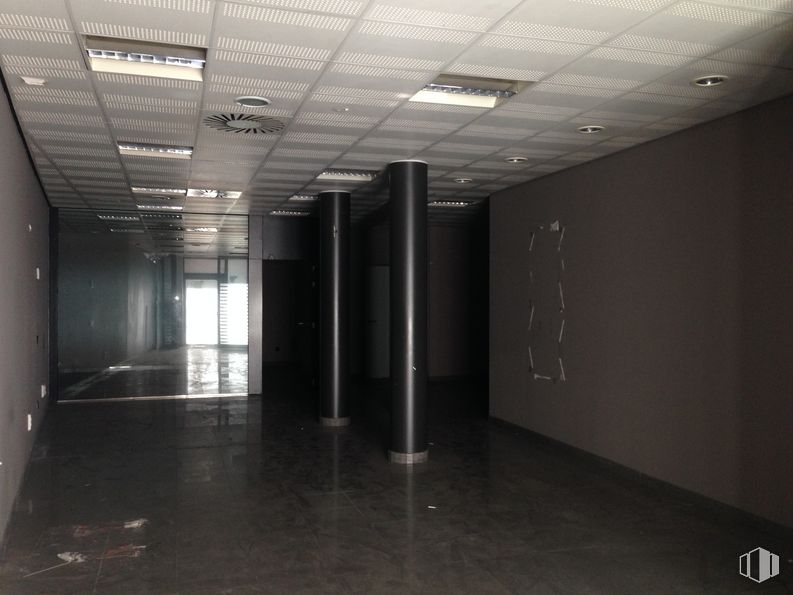 Local en venta en Calle Santa Engracia, 52, Chamberí, Madrid, 28010 con accesorio, hall, suelos, suelo, techo, vidrio, espacio, edificio, evento y aluminio alrededor