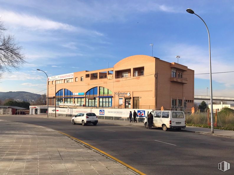 Local en alquiler en Ronda Buenavista, 9, Toledo, 45005 con edificio, coche, cielo, nube, luz de la calle, rueda, vehículo, planta, casa y árbol alrededor