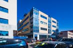 Retail for sale at Calle Secoya, 22, Carabanchel, Madrid, 28054 with car, window, building, wheel, land vehicle, sky, property, tire, vehicle and blue around