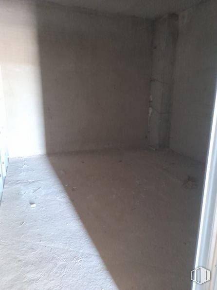 Local en alquiler y venta en Zona La Perlita, Arganda del Rey, Madrid, 28500 con equipaje y bolsos, pavimento, piso, madera, material compuesto, tintes y sombras, gas, accesorio, hormigón y rectángulo alrededor