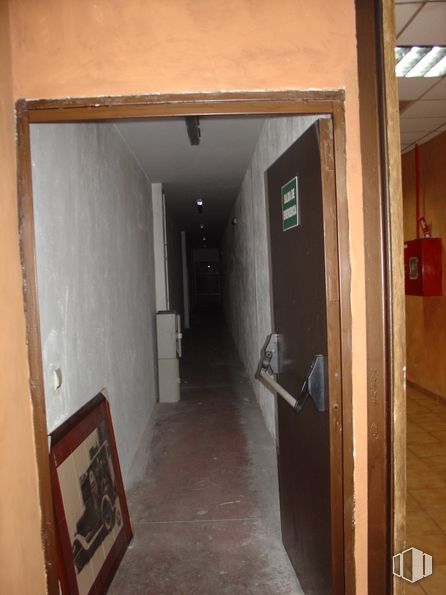 Nave en alquiler en Calle Paloma, 5, Fuenlabrada, Madrid, 28946 con marco, espejo, propiedad, accesorio, puerta, madera, suelo, piso, pared y puerta de casa alrededor