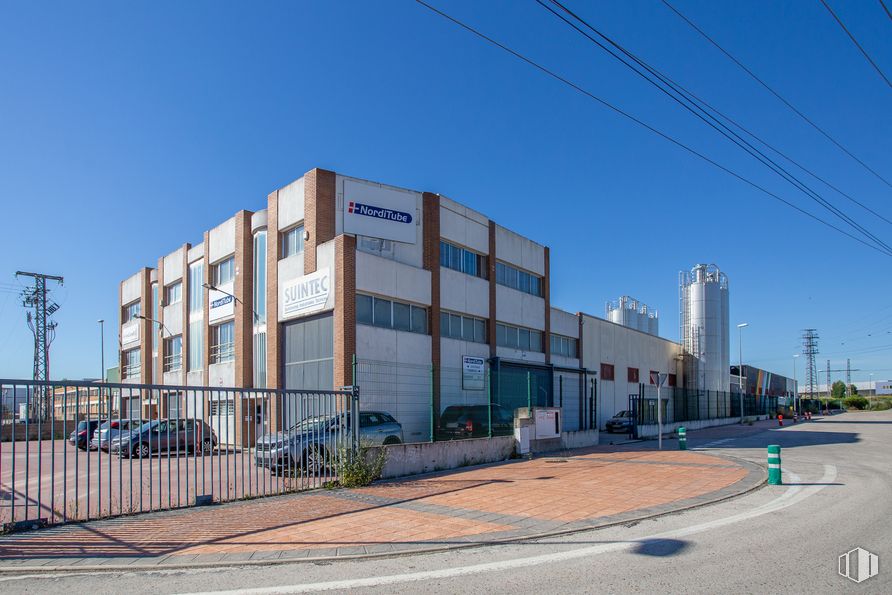 Oficina en alquiler en Carretera Fuenlabrada, 2054, Pinto, Madrid, 28320 con edificio, coche, cielo, luz de la calle, diseño urbano, electricidad, condominio, zona residencial, asfalto y inmobiliario alrededor