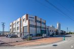 Office for rent at Carretera Fuenlabrada, 2054, Pinto, Madrid, 28320 with building, car, sky, street light, urban design, electricity, condominium, residential area, asphalt and real estate around