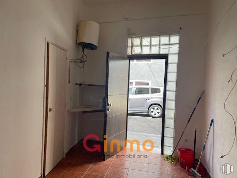 Local en venta en Calle Aníbal, 5, Tetuán, Madrid, 28020 con puerta, rueda, edificio, propiedad, neumático, coche, vehículo, accesorio, madera y iluminación del automóvil alrededor