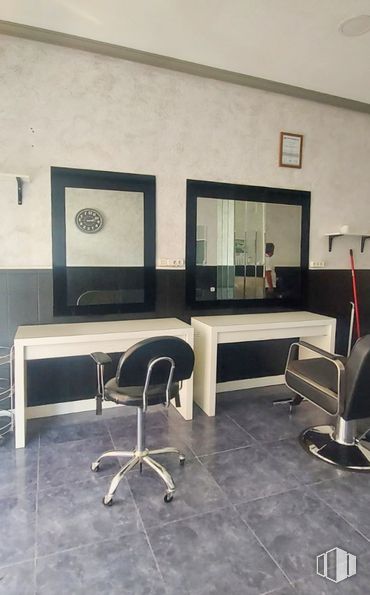 Retail for rent at Avenida San Crispín, Fuensalida, Toledo, 45510 with chair, table, furniture, building, office chair, interior design, wood, flooring, house and floor around