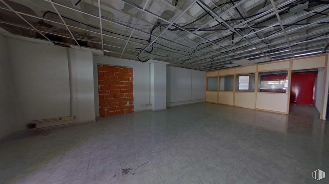 Office for sale at Avenida Democracia, Puente de Vallecas, Madrid, 28031 with cabinetry, hall, floor, flooring, building, wood, composite material, concrete, ceiling and hardwood around