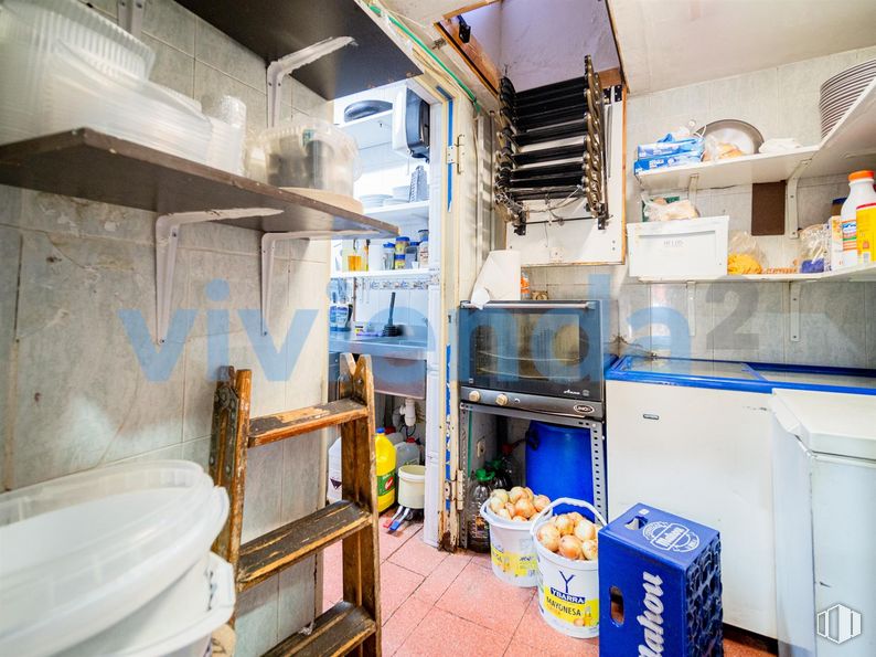 Retail for sale at Calle Arcos, San Blas - Canillejas, Madrid, 28032 with blue, interior design, gas, machine, vehicle, kitchen, kitchen appliance, engineering, room and building around