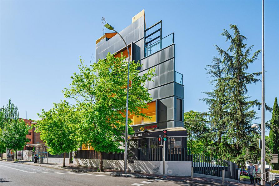 Oficina en alquiler en Calle Arturo Soria, 308, Ciudad Lineal, Madrid, 28033 con cielo, edificio, luz de la calle, árbol, diseño urbano, barrio, bloque de pisos, zona residencial, condominio y fachada alrededor