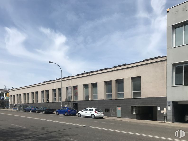 Oficina en venta en Calle Emilio Muñoz, 1, San Blas - Canillejas, Madrid, 28037 con ventana, coche, edificio, nube, cielo, día, rueda, luz de la calle, vehículo y neumático alrededor