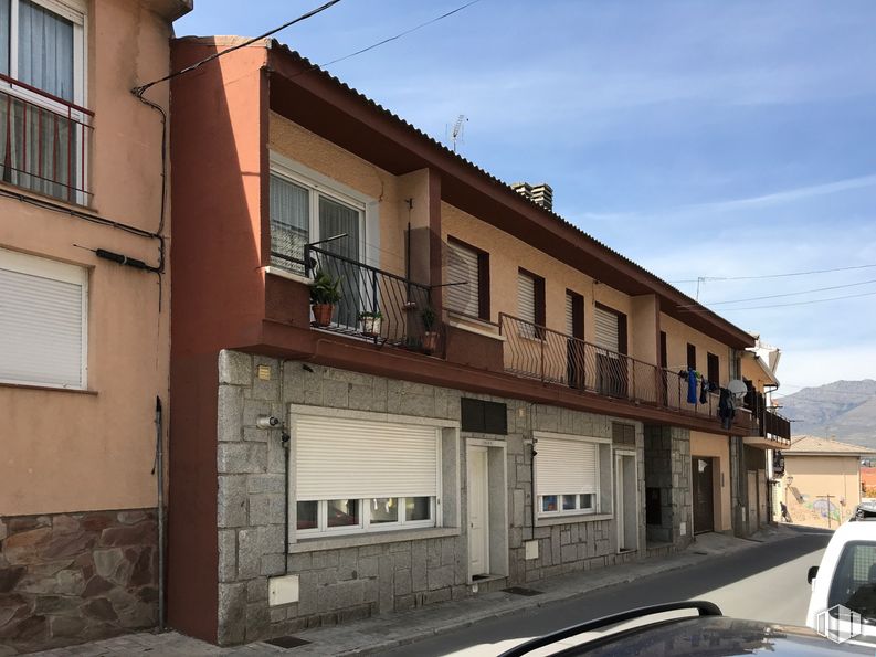 Local en venta en Calle Santa Teresa de Jesús, 30, Guadarrama, Madrid, 28440 con ventana, coche, casa, cielo, nube, edificio, campana, asfalto, barrio y diseño urbano alrededor