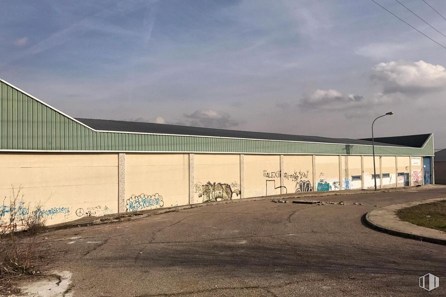 Industrial for sale & for rent at Polígono industrial La Frontera, Ugena, Toledo, 45217 with street light, building, cloud, sky, asphalt, road surface, residential area, facade, composite material and shade around