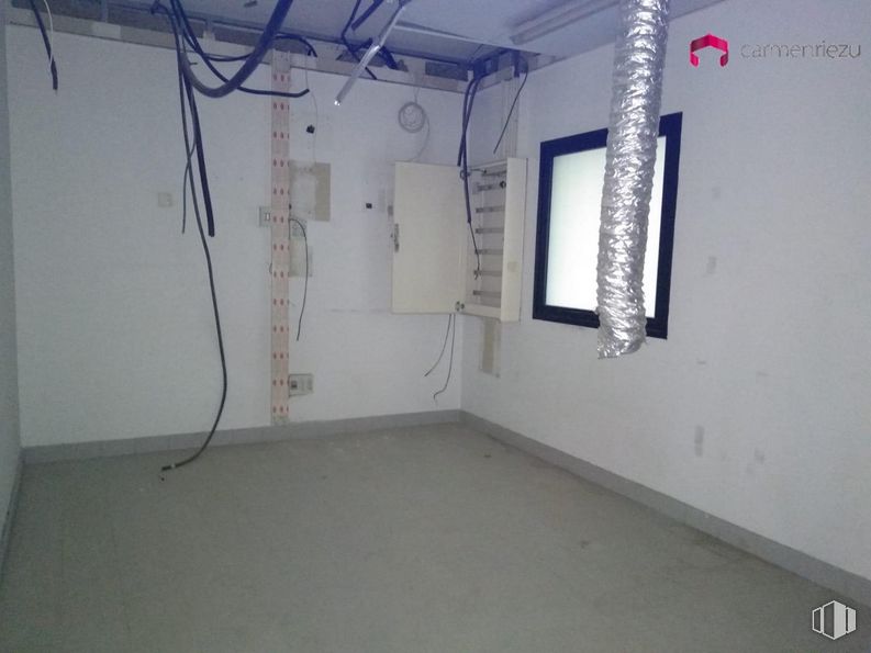 Local en venta en Calle Doctor Santero, 6, Tetuán, Madrid, 28039 con cableado eléctrico, electricidad, suelos, máquina, edificio, accesorio, gas, techo, espacio y suministro eléctrico alrededor