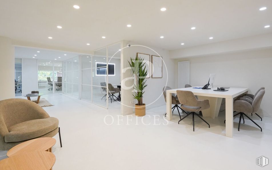 Office for sale & for rent at Calle Jorge Juan, Salamanca, Madrid, 28001 with chair, houseplant, desk, furniture, interior design, flooring, floor, wall, ceiling and table around