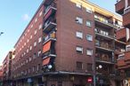 Local en venta en Calle Banderas Castilla, Talavera de la Reina, Toledo, 45600 con edificio, cielo, propiedad, coche, ventana, infraestructura, luz de la calle, diseño urbano, bloque de pisos y condominio alrededor