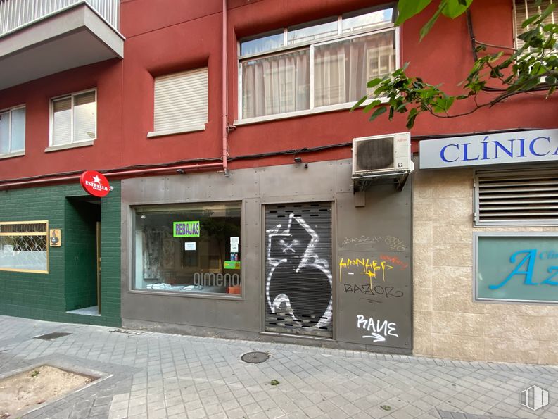 Local en alquiler en Calle Francisco Santos, 25, Salamanca, Madrid, 28028 con ventana, edificio, accesorio, barrio, puerta, fachada, arte, carretera, área urbana y asentamiento humano alrededor