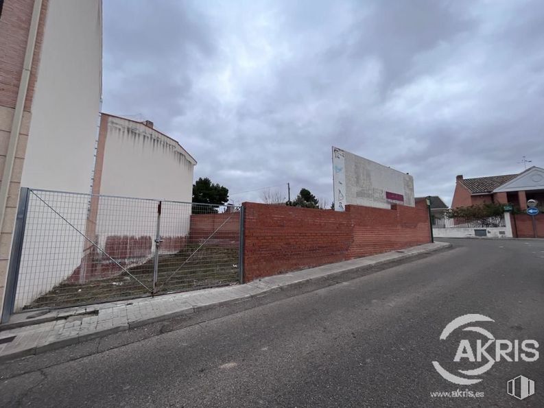 Land for sale at Casco urbano, Bargas, Toledo, 45593 with cloud, sky, asphalt, road surface, tar, building, city, facade, concrete and landscape around