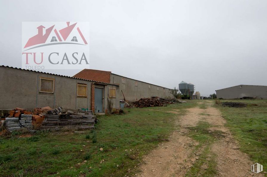 Land for sale at Camino Polán, S/N, Polán, Toledo, 45161 with house, building, sky, plant, land lot, natural landscape, cottage, cloud, window and landscape around