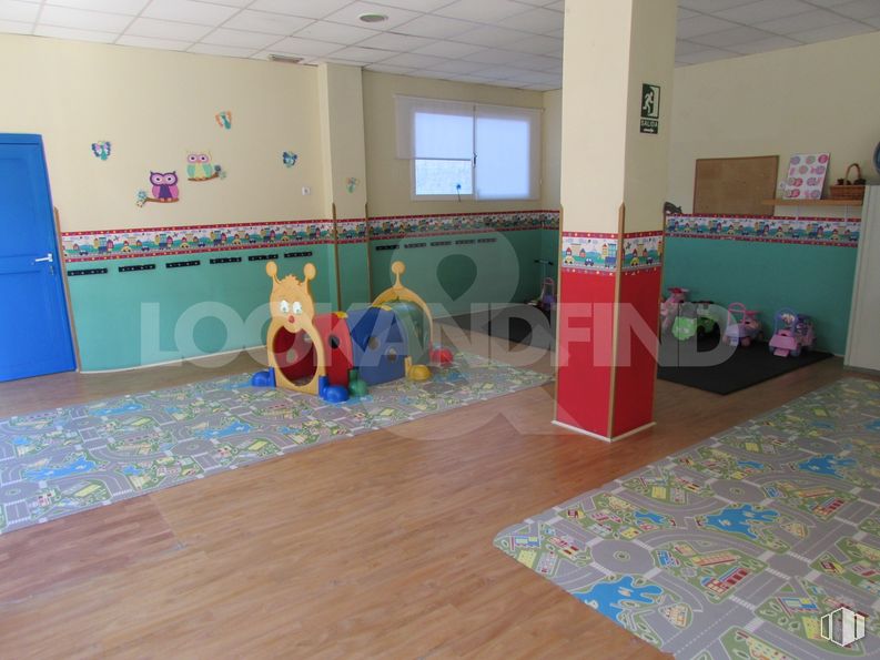 Retail for sale & for rent at Centro urbano, Talavera de la Reina, Toledo, 45600 with window, building, wood, flooring, floor, house, hardwood, kindergarten, leisure and art around