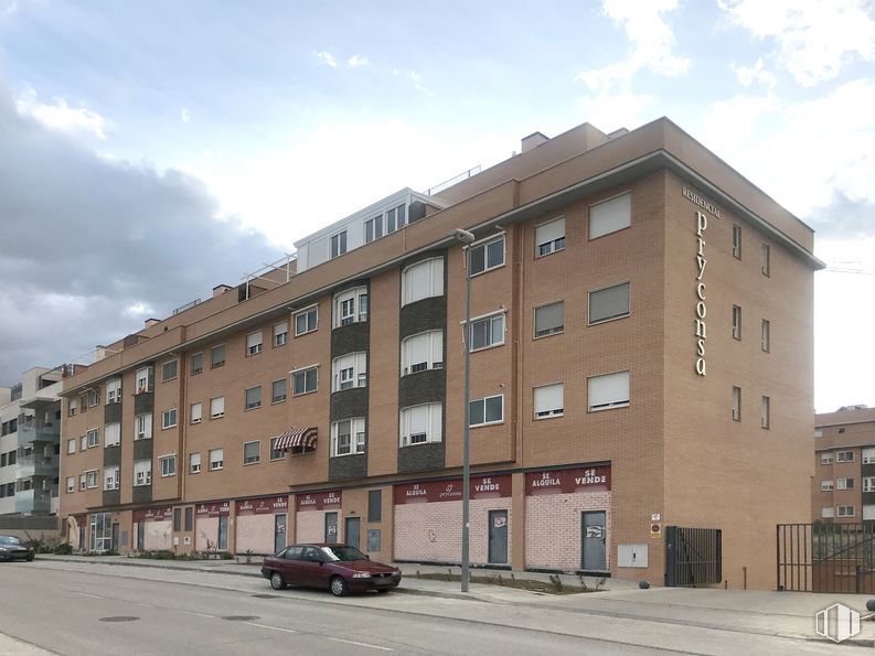 Retail for sale & for rent at Calle Narváez, 4, Valdemoro, Madrid, 28342 with car, building, cloud, sky, window, property, urban design, condominium, street light and tower block around