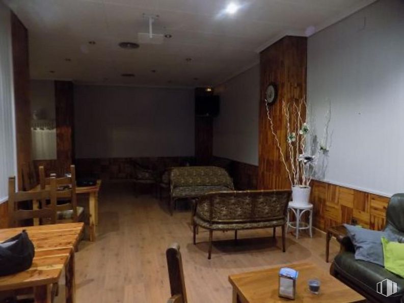 Retail for sale at Calle Eras del Tío Cañamón, Cuenca, 16004 with couch, table top, table, throw pillow, furniture, pillow, property, wood, interior design and floor around