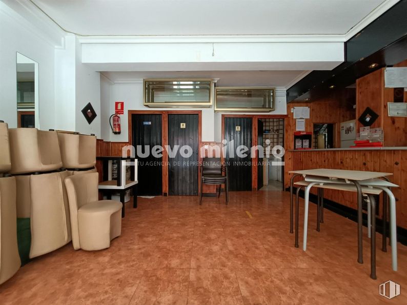 Local en venta en Alcorcón centro, Alcorcón, Madrid, 28921 con silla, puerta, mesa, mueble, edificio, interiorismo, suelos, suelo, hall y madera alrededor