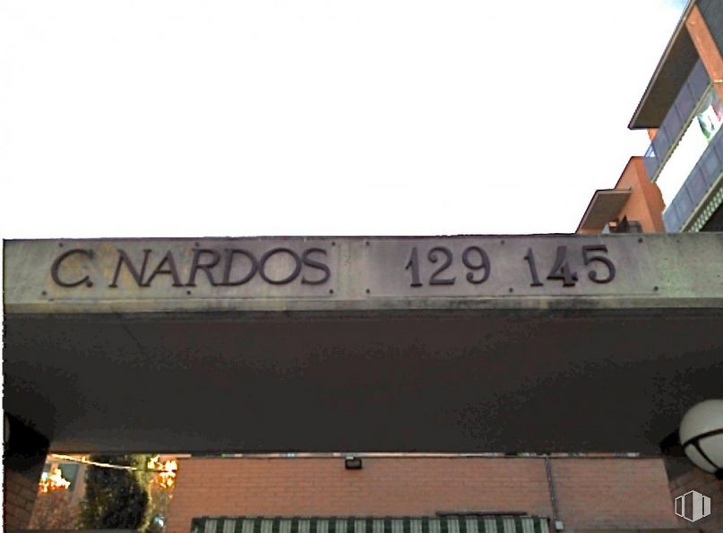 Local en venta en Calle Nardos, 135, Alcorcón, Madrid, 28925 con edificio, cielo, fuente, ventana, fachada, techo, rectángulo, ciudad, metal y señalización alrededor