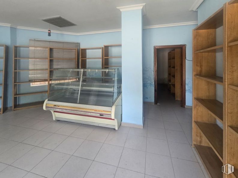 Retail for sale at Zona Santa María de Benquerencia, Toledo, 45007 with bookcase, furniture, shelving, wood, flooring, floor, building, fixture, shelf and real estate around