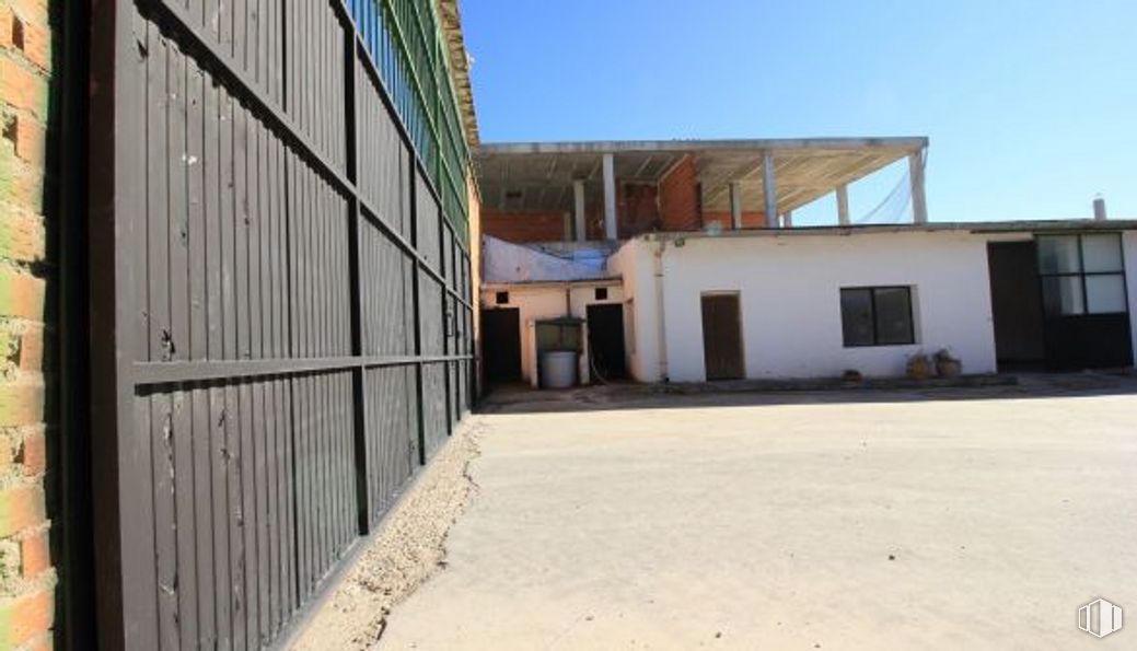 Industrial for sale at Calle Cuevas, 28, Borox, Toledo, 45222 with building, sky, window, facade, asphalt, fixture, composite material, shade, landscape and concrete around