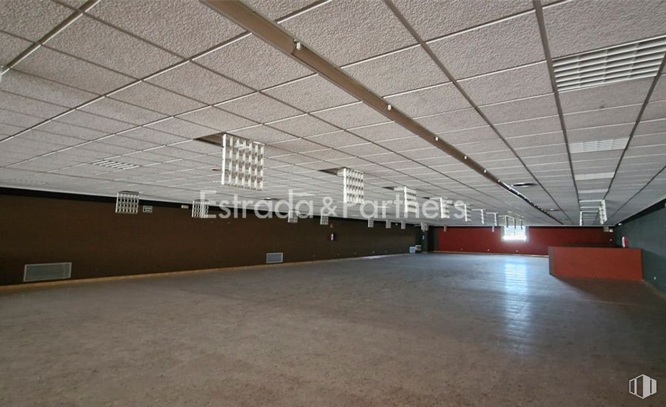 Nave en venta en Calle Gorrión, Fuenlabrada, Madrid, 28946 con edificio, hall, sombra, suelo, suelos, techo, material compuesto, madera, accesorio y pabellón alrededor