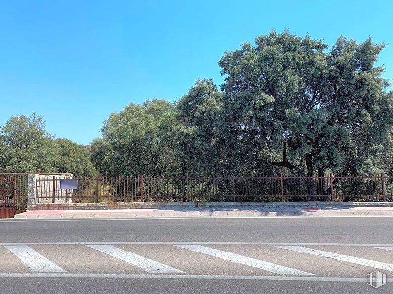 Land for sale at Carretera Madrid, Aldea del Fresno, Madrid, 28620 with sky, road surface, asphalt, line, tree, natural landscape, plant, tar, landscape and tints and shades around