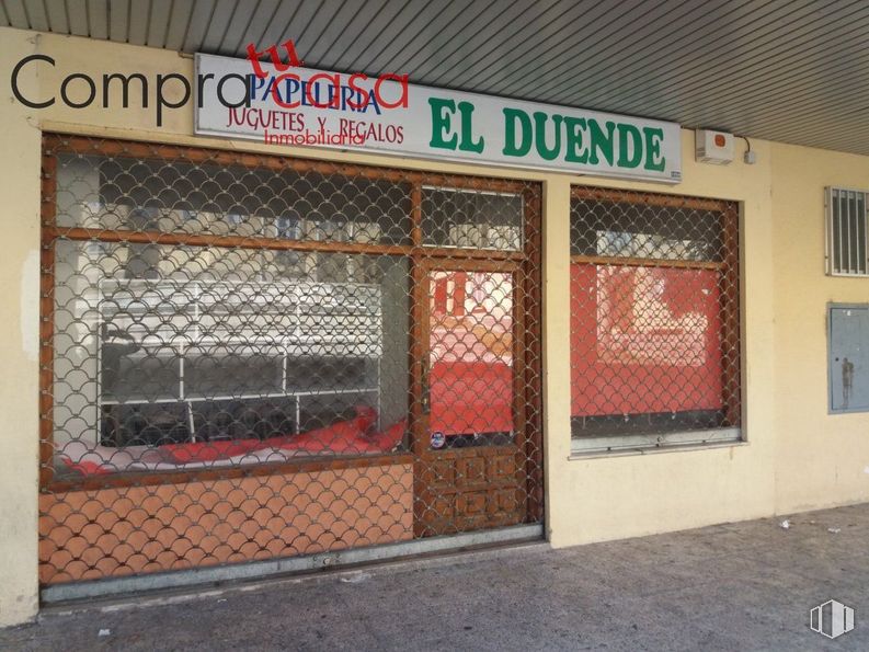 Local en venta en Nueva Segovia, Segovia, 40004 con accesorio, ladrillo, fuente, fachada, albañilería, señalización, edificio, publicidad, transparencia y ventana alrededor