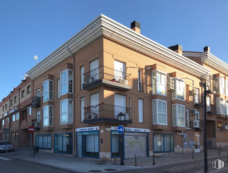 Local en alquiler en Calle Villalobos, 3, Griñón, Madrid, 28971 con ventana, cielo, propiedad, edificio, diseño urbano, condominio, barrio residencial, propiedad material, bienes raíces y fachada alrededor