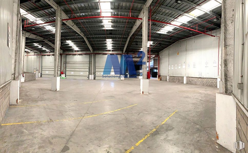 Industrial for sale & for rent at Avenida Industria, Coslada, Madrid, 28820 with flooring, floor, ceiling, warehouse, metal, concrete, hall, fluorescent lamp, building material and steel around