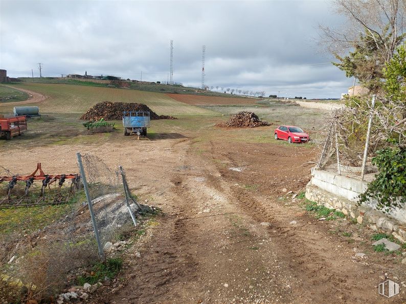 Land for sale at Avenida Oeste, 6, Fuentenovilla, Guadalajara, 19113 with car, cloud, sky, plant, plant community, ecoregion, vehicle, land lot, slope and grass around