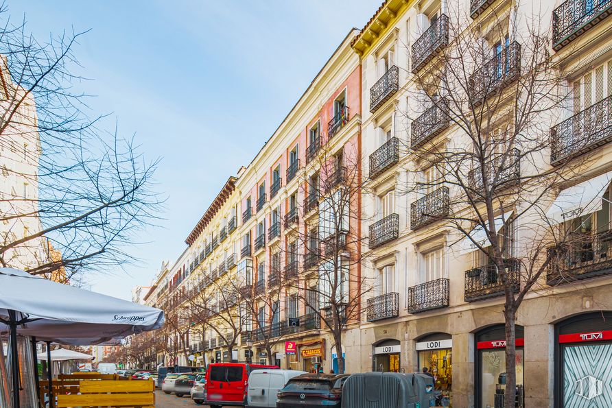 Local en alquiler en Calle Claudio Coello, 56, Salamanca, Madrid, 28001 con coche, edificio, cielo, rueda, ventana, infraestructura, vehículo, neumático, árbol y diseño urbano alrededor