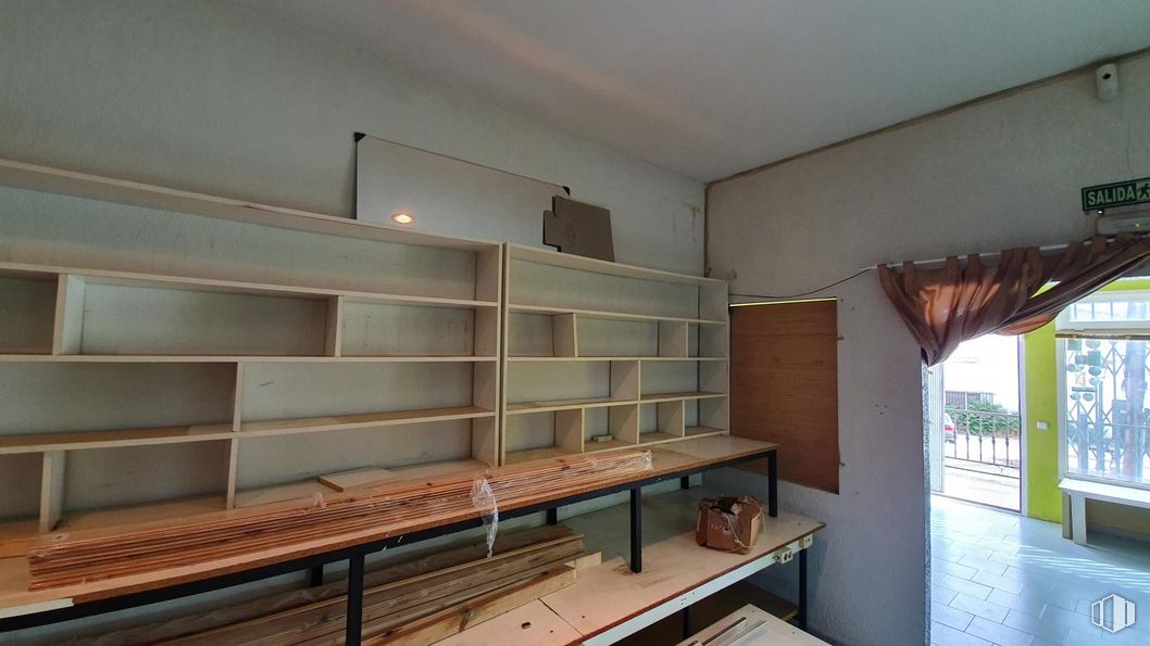 Retail for sale & for rent at Avenida Alejandro Rubio, 67, Guadalix de la Sierra, Madrid, 28794 with building, shelf, wood, shelving, floor, curtain, cabinetry, wood stain, hardwood and flooring around