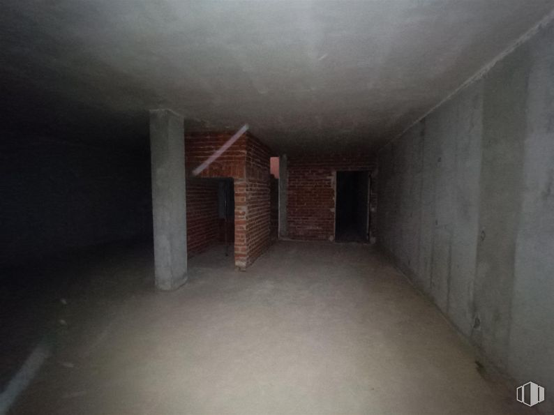 Local en venta en Calle Lechuga, Talavera de la Reina, Toledo, 45600 con puerta, gris, madera, suelo, edificio, casa, material compuesto, suelos, gas y hormigón alrededor