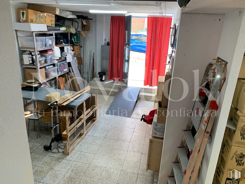 Local en venta en Calle Agustina de Aragón, Móstoles, Madrid, 28938 con edificio, diseño de interiores, pavimentos, madera, piso, archivar, estante, silla, accesorio y madera alrededor