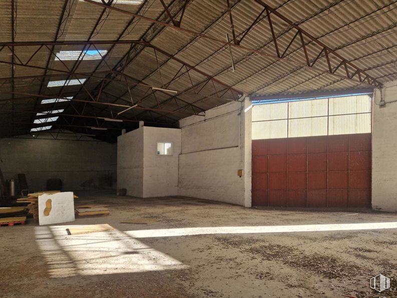 Industrial for sale at Calle Gibraltar Español, Torrijos, Toledo, 45500 with door, property, wood, architecture, shade, hall, floor, flooring, beam and tints and shades around