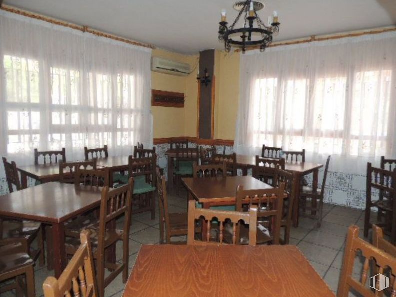 Retail for sale at Calle Felipe Solano Antelo, 16, Guadalajara, 19002 with chair, kitchen & dining room table, table top, furniture, table, property, window, wood, lighting and building around