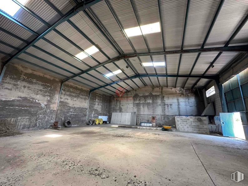 Industrial for sale at Camino Prado Tejar, Arcas del Villar, Cuenca, 16193 with light fixture, ceiling, floor, flooring, composite material, metal, warehouse, hall, beam and building material around