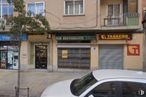 Retail for rent at Paseo Ezequiel González, Segovia, 40002 with window, car, building, vehicle, property, architecture, fixture, door, motor vehicle and automotive exterior around