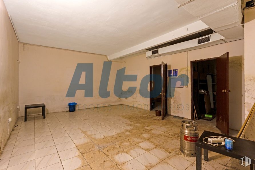 Local en venta en Calle Alcalá, San Blas - Canillejas, Madrid, 28027 con mesa, casa, suelos, interiorismo, suelo, edificio, puerta, techo, escayola y madera dura alrededor