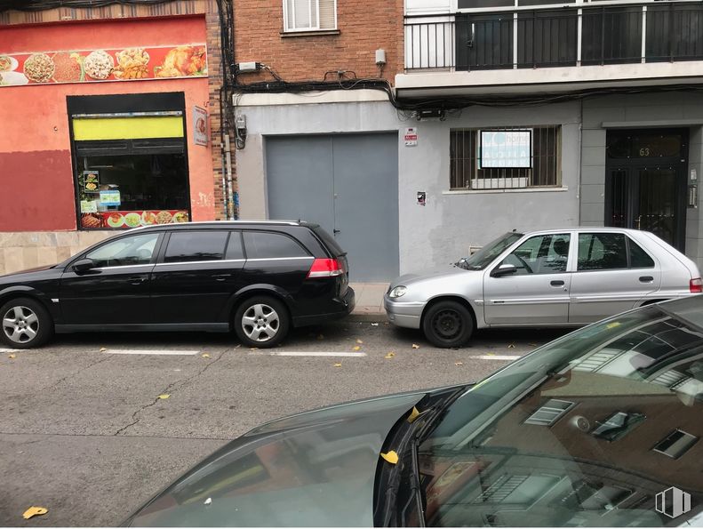 Retail for sale at Calle Boltaña, 63, San Blas - Canillejas, Madrid, 28022 with tire, car, window, automotive parking light, land vehicle, vehicle, wheel, automotive side marker light, building and motor vehicle around